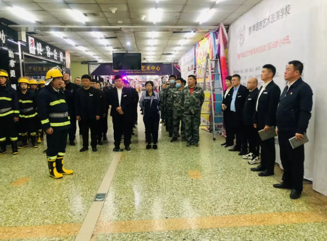 居安思危，防患未“燃”——鞍勤商業(yè)開展消防應(yīng)急逃生演練