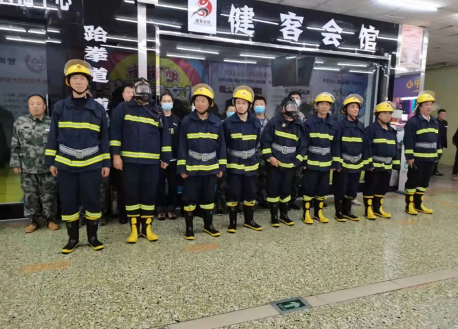 居安思危，防患未“燃”——鞍勤商業(yè)開(kāi)展消防應(yīng)急逃生演練(圖4)