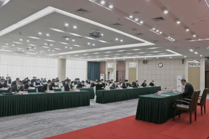 鞍勤集團(tuán)、溫泉集團(tuán)舉辦貫徹落實(shí)市第十三次黨代會精神宣講報(bào)告會