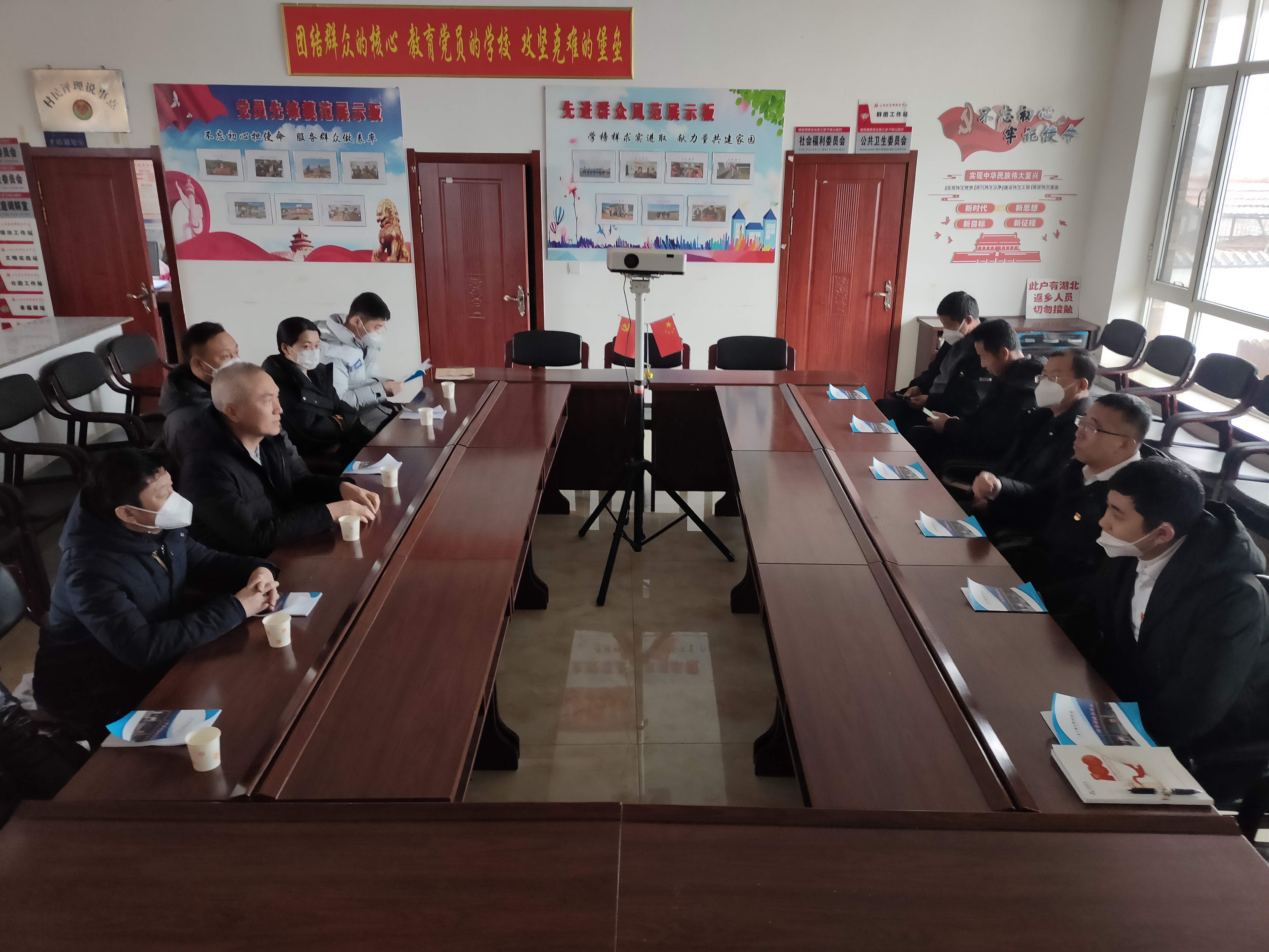 踐行國(guó)企責(zé)任，迎新春送溫暖——鞍勤集團(tuán)、溫泉集團(tuán)、公服集團(tuán)前往駐村工作隊(duì) 走訪慰問(wèn)